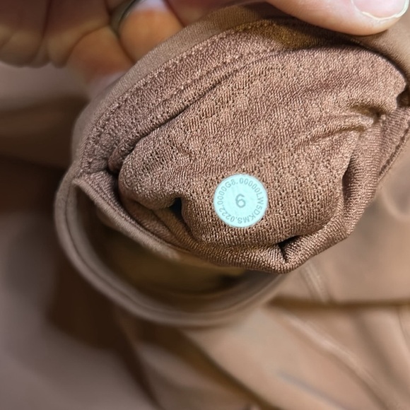 Lululemon Groove Pant High Rise Flare Nulu size 6
Ancient Copper - Picture 7 of 8